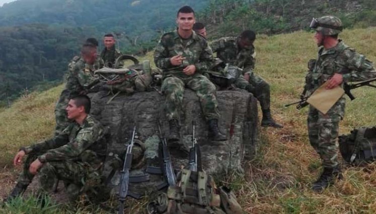 Un momento de descanso en plena montaña para el pelotón./Foto cortesía