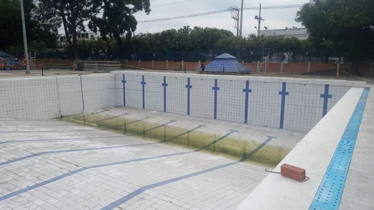 Es deprimente el estado actual de la piscina