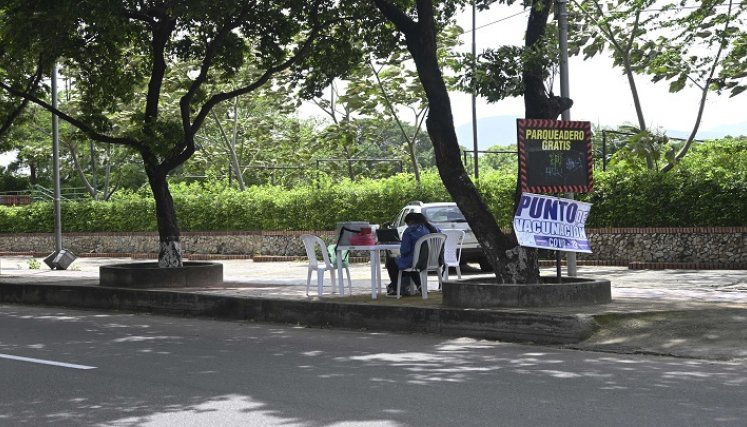 Los puestos de vacunación están vacíos. / Foto: Jorge Gutiérrez / La Opinión 