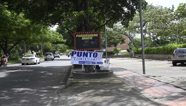 Puntos de vacunación están vacíos. / Foto: Jorge Gutiérrez / La Opinión 