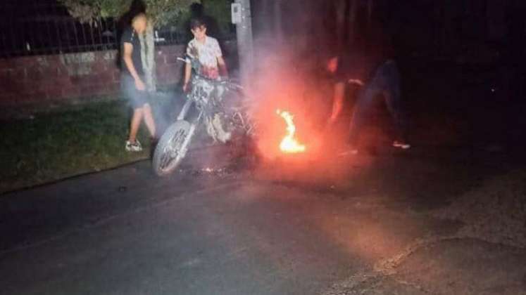 Quema de motos en zona rural de Cúcuta