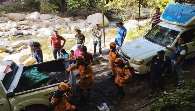 Socorristas están en la mina tratando de buscar la forma del rescate de los mineros.