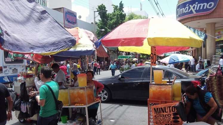 Estudian pico y cédula o día cívico para vendedores ambulantes en Cúcuta.