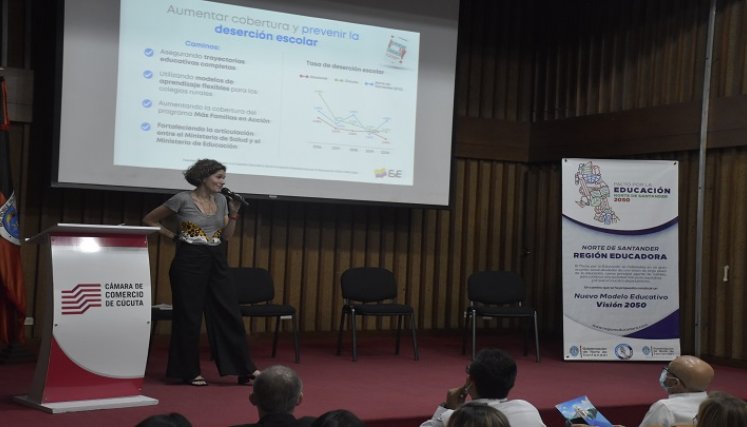 Andrea Escobar manifestó que hay que superar las brechas entre los colegios públicos, privados, urbanos y rurales, para lograr evitar la deserción escolar.  /Foto: Pablo Castillo / La Opinión 