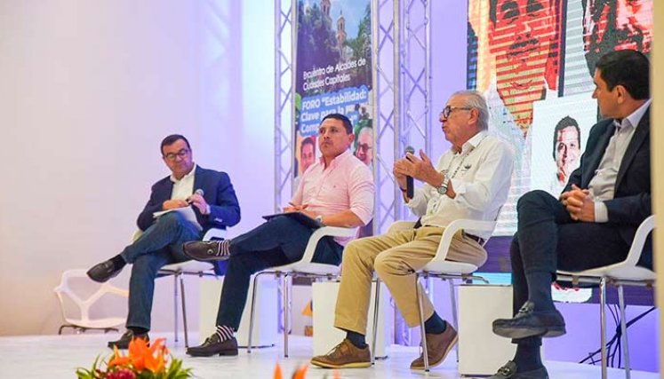 El alcalde Jairo Yáñez interviene en el foro de sostenibilidad y competitividad/Foto Cortesía