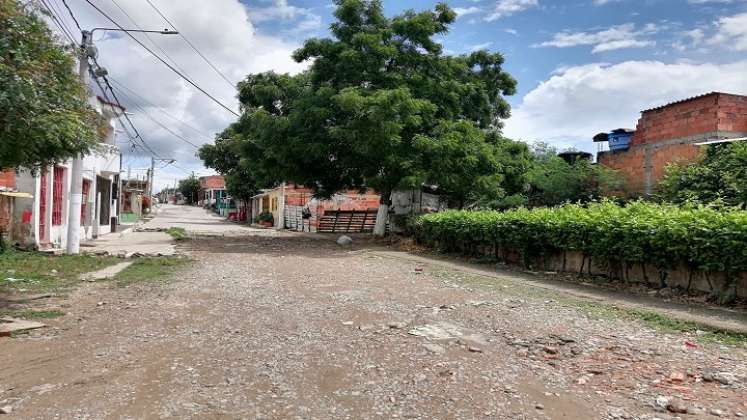 El principal requerimiento es la instalación de alumbrado público en la cancha de tierra del sector. / Foto: Darlin Ramírez/La Opinión