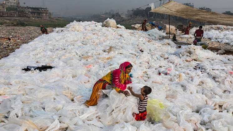 Según los ecologistas, el precio que el río Buriganga paga por este crecimiento económico es exorbitante./Foto: internet