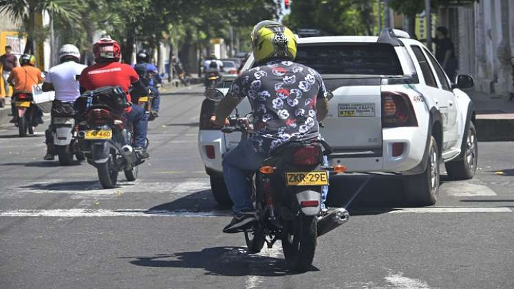 Luces de los motos. / Foto: Jorge Gutiérrez / La Opinión