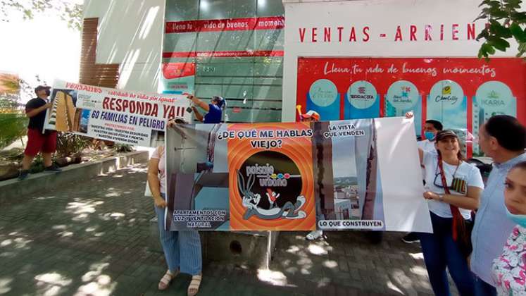 Protestas en edificio Versalles