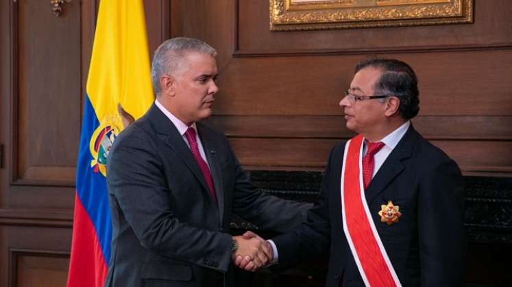 Duque condecoró a Petro, a dos días de su posesión como nuevo presidente./Foto: Colprensa