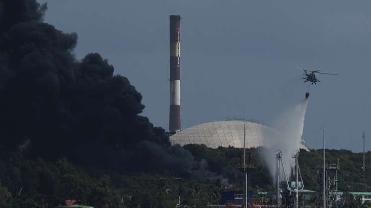 Llega a Cuba ayuda de México y Venezuela para combatir incendio./Foto: AFP.