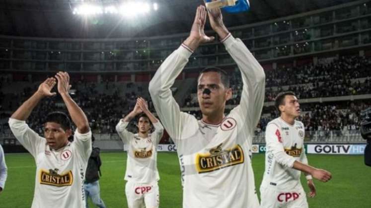 El único equipo Internacional en el que jugó Braynner García fue Universitario de Deportes del Perú.