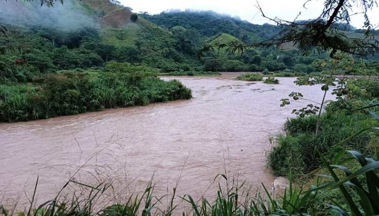 Encendidas se encuentran las alarmas ante las grandes precipitaciones de los últimos días. Los alcaldes han declarado la calamidad pública para atender a los damnificados.