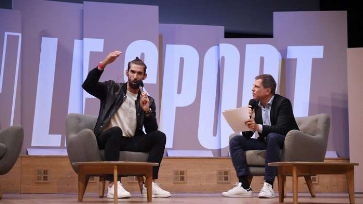 El exnadador Michael Phelps, tras su retiro en 2016, da charlas de motivación personal.