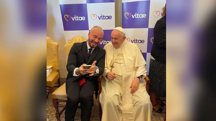 ‘Es el papa más cool que he visto’, escribió J Balvin