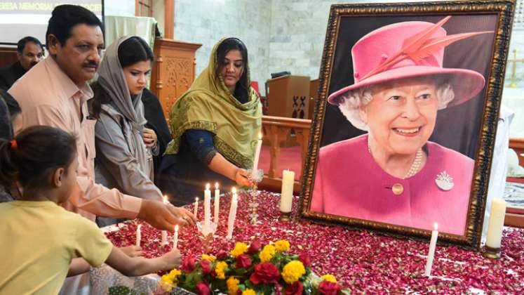 Ofrendas florales a Isabel II se convertirán en compost