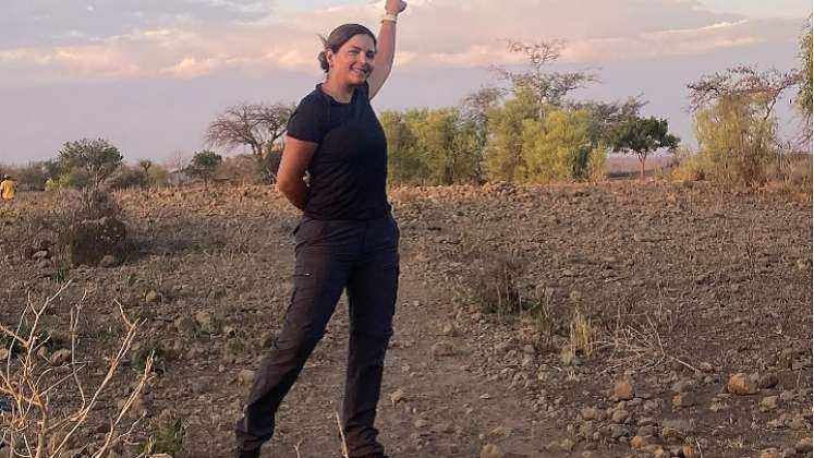 La cucuteña Dayana Lamk se arrodilló y lloró al llegar a la cima del monte Kilimanjaro