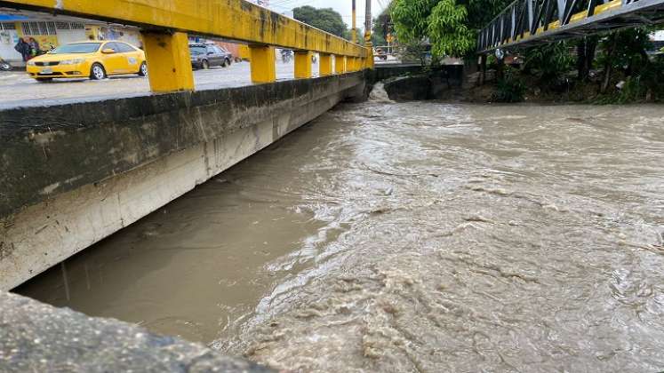 La fuerza de la naturaleza tumba un puente que comunica al sector de Villamar con la Ciudadela Norte de Ocaña.