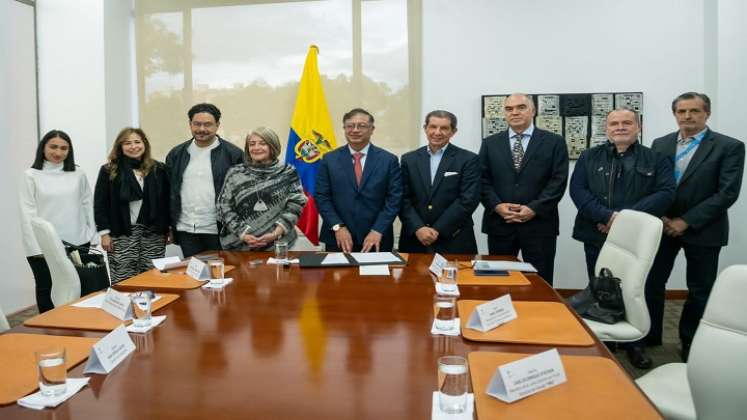 Firma del convenio para compra de tierras