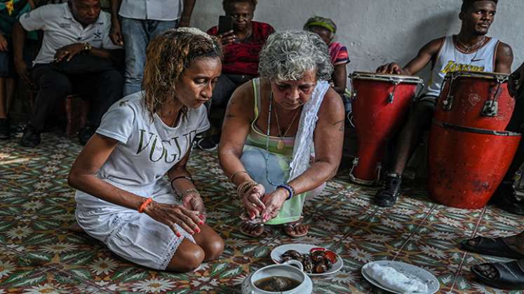 El feminismo cubano rompe barreras en la santería