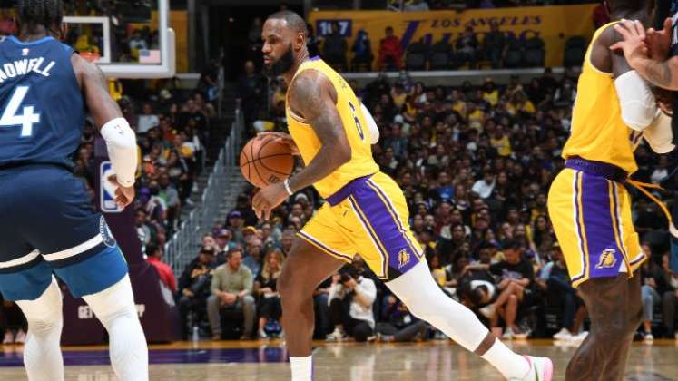 La estrella del baloncesto de la NBA, LeBron James espera tener una buena temporada y arrasar con los premios individuales.