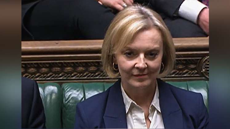 Liz Truss, lucha por mantenerse en el cargo