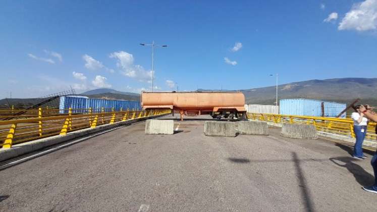 Un poco más de 32 millones de dólares costó construir el puente de Tienditas