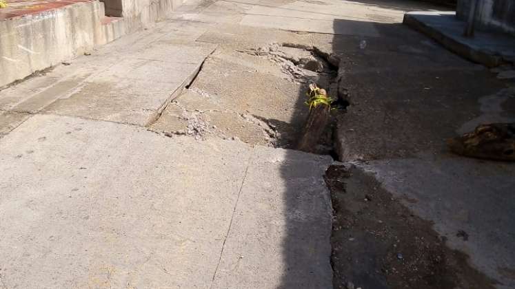 Los cráteres aumentaron su tamaño el 2 de octubre, en la tarde, cuando los residentes escucharon un estruendo.