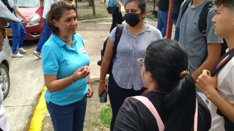 Yolima Gómez dialoga aquí con estudiantes de la UFPS./Foto cortesía