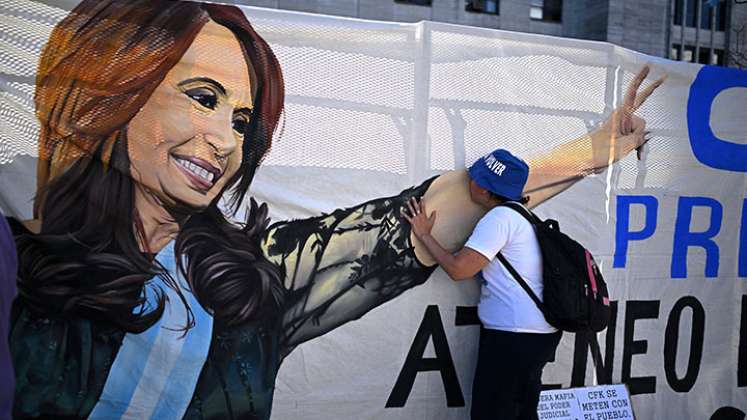 Vicepresidenta argentina Kirchner condenada a 6 años de prisión 