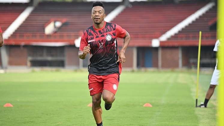 César Hinestroza, lateral izquierdo vallecaucano que llegó al Cúcuta para el campeonato de la Primera B 2023.