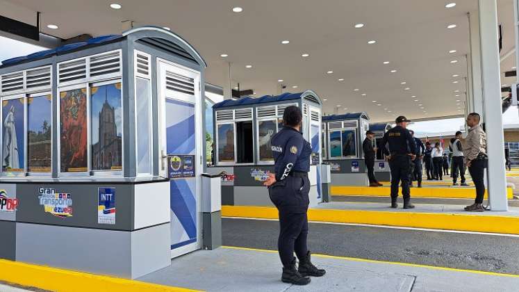 Más de 10.000 vehículos han transitado por el puente Atanasio Girardot, según Freddy Bernal. Fotos Anggy Polanco 