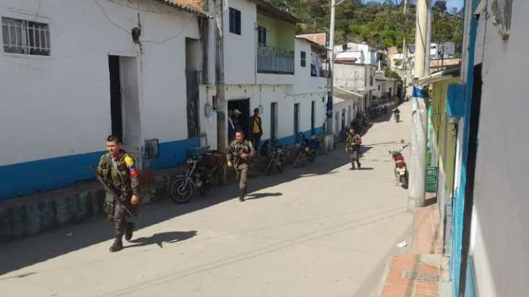 La disidecia del frente 33 de las Farc se paseó por San Calixto./Foto cortesía