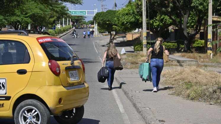 La fuerza, la resistencia y  el deseo de viajar impulsan el aliento de los viajeros. (Foto Jorge Gutiérrez /La Opinión)