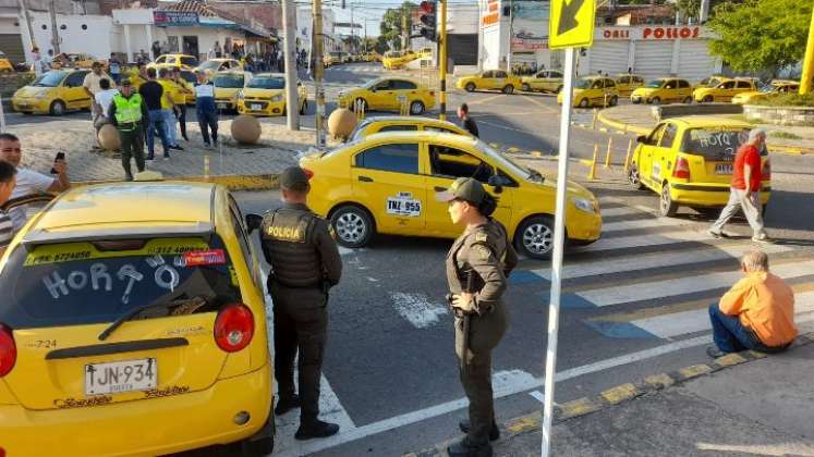 En el sitio La Silla Coja no se permitió la movilidad a las personas./Foto Orlando Carvajal/La Opinión