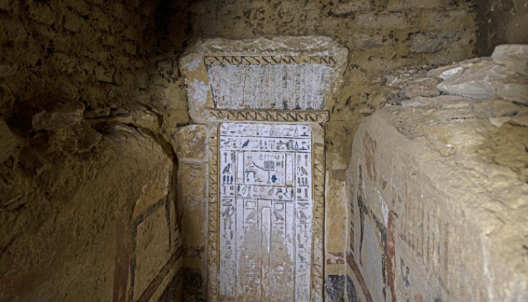 Egipto descubre cuatro tumbas de faraones y una momia