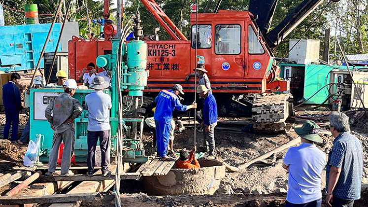 Niño atrapado en agujero en Vietnam fue declarado muerto./Foto: AFP