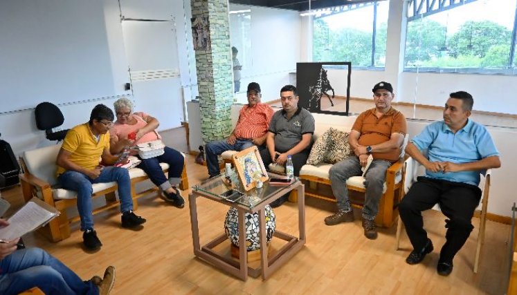 Buses y busetas esperan volver a pasar  la frontera después de siete años