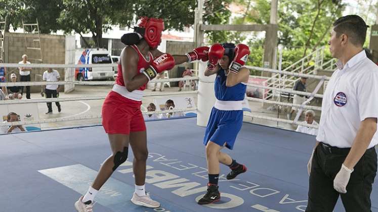 El boxeo femenino fue la sensación en el inicio del Nacional de mayores.