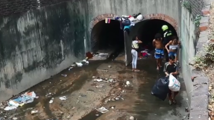 Habitantes de calle Puente Barco