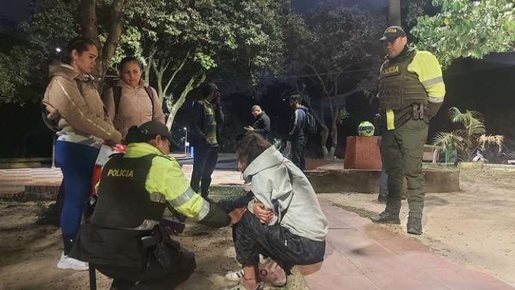 La comunidad denunció que esta población genera ocupación del espacio público, aumento de la basura, invasión de los sectores y hurto del mobiliario. / Foto: Cortesía.