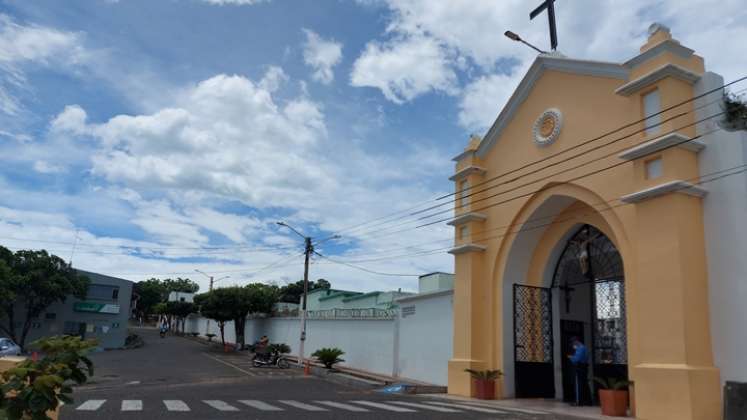 El Cementerio Central se quedó sin terreno para sepultar más cadáveres.