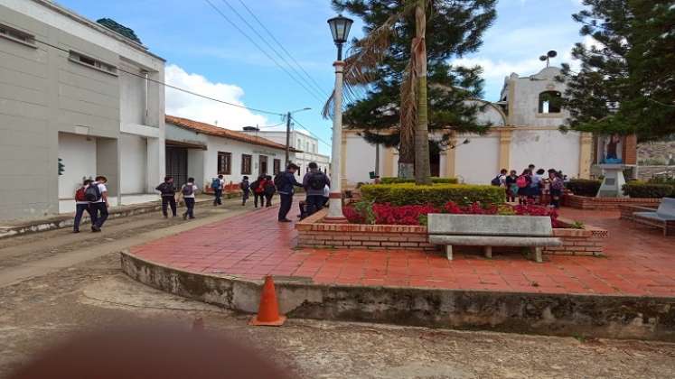 En inminente peligro viven estudiantes del colegio Edmundo Velásquez de Otaré.