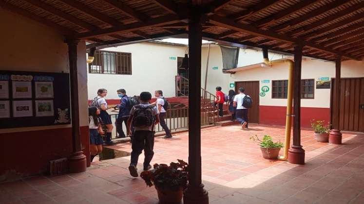 En inminente peligro viven estudiantes del colegio Edmundo Velásquez de Otaré.