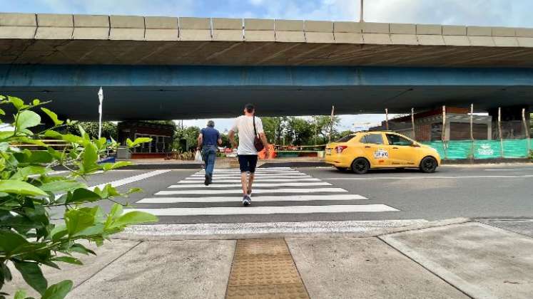 Esta era una necesidad insatisfecha desde la construcción del puente Carlos Ramírez París, en el 2007, el cual no contempló la movilidad peatonal.