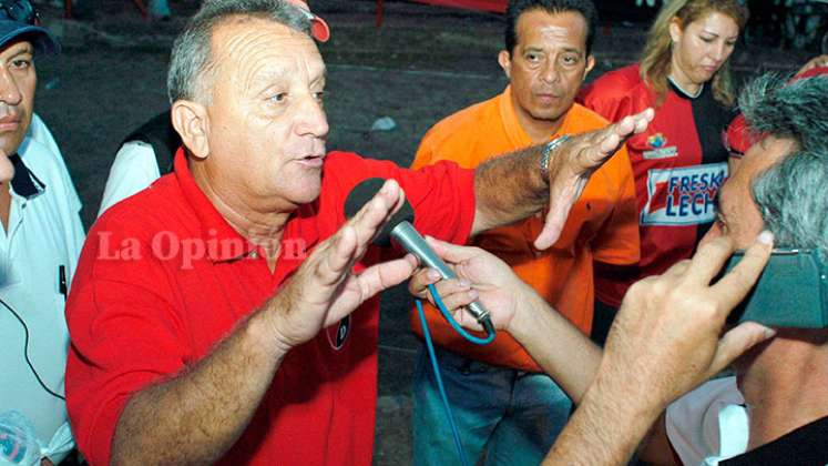 Eduardo Julián Retat, técnico del Cúcuta Deportivo en 2004. 