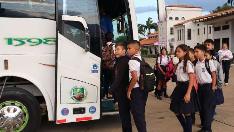 Cerca de 2 mil estudiantes se beneficiarán. Ayer, en la jornada de la mañana, se transportaron 950 menores y en la jornada de la tarde, 730.  / Foto Cortesía 