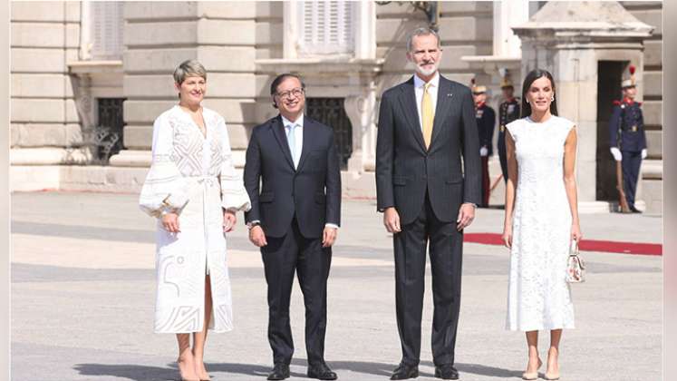 Esto cuestan los vestidos de los diseñadores que visten a Verónica Alcocer