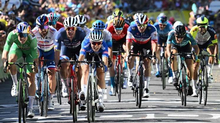 Los ciclistas del Tour de Francia librarán una dura batalla contra el fantasma de la COVID-19.