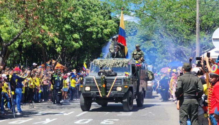 Un imponente desfile militar disfrutaron los cucuteños 